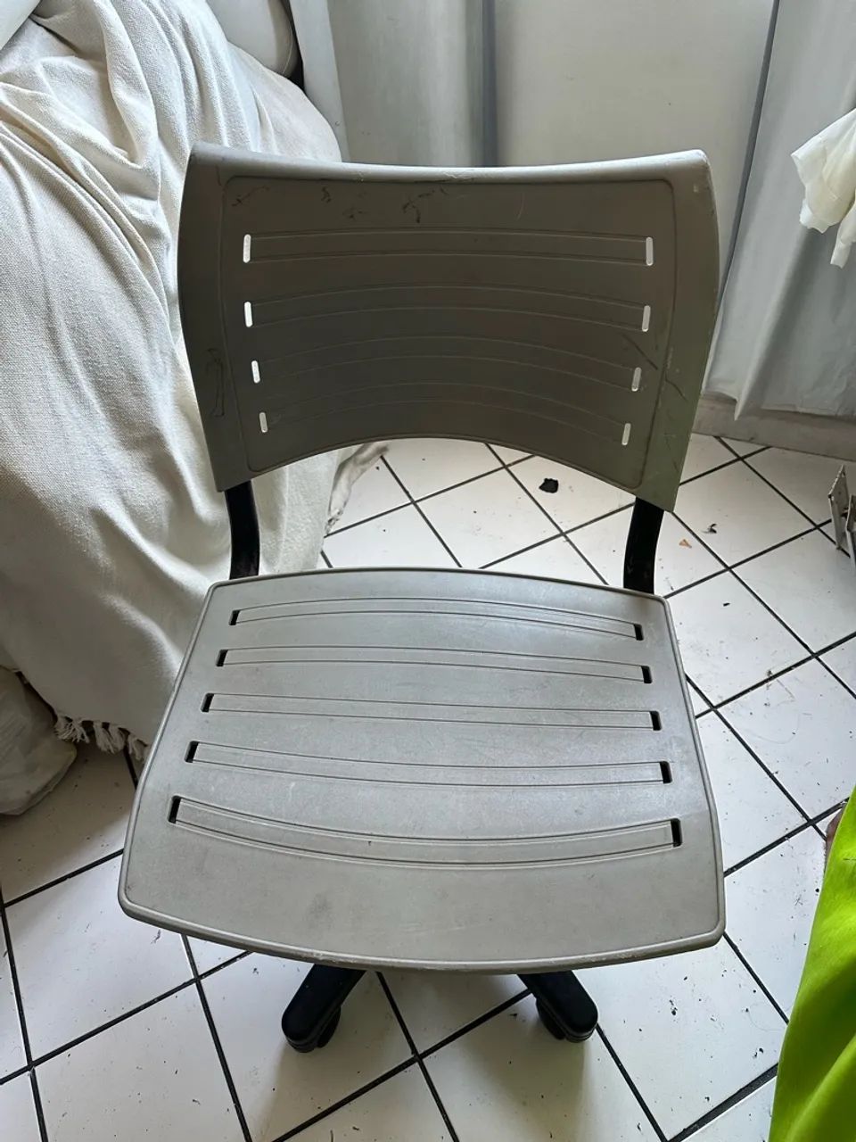 Cadeiras de escritório ou quarto - Foto 4