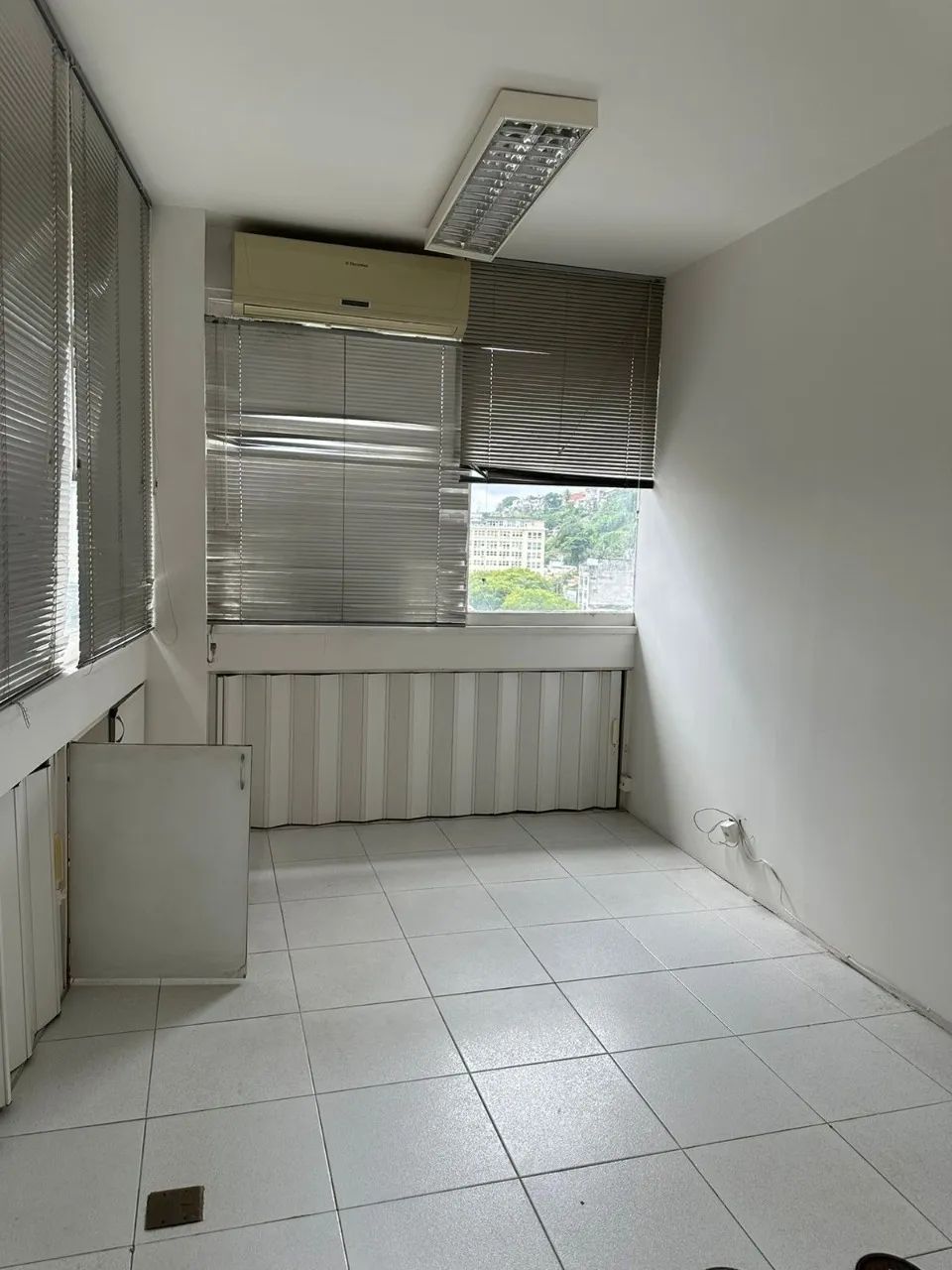 ALUGA AMPLAS SALAS COMERCIAIS NO COMÉRCIO - Foto 3