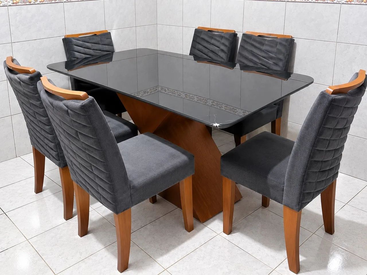 Mesa com 6 cadeiras 