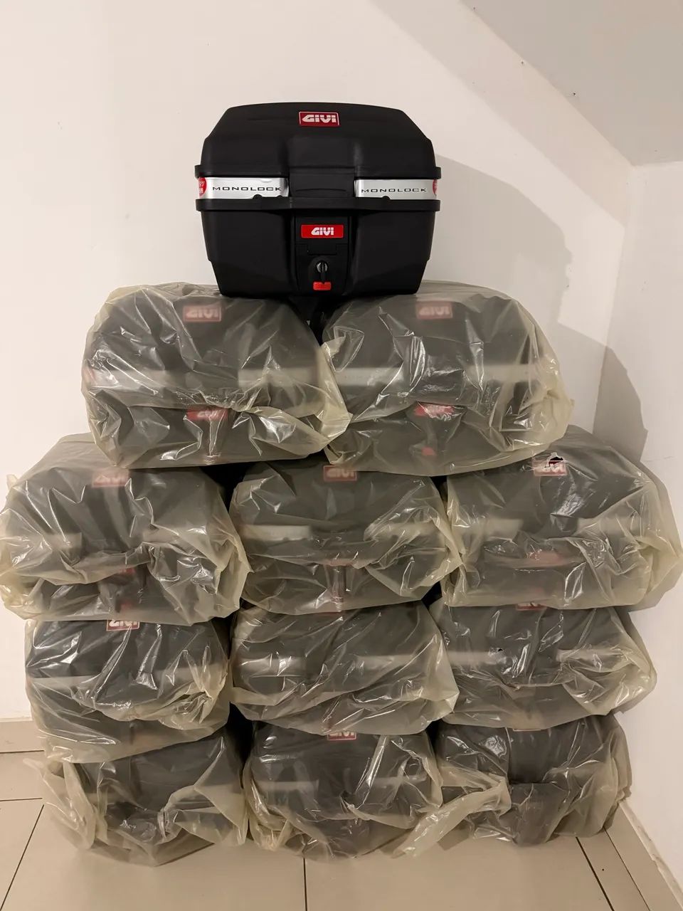 Baú Givi novo 