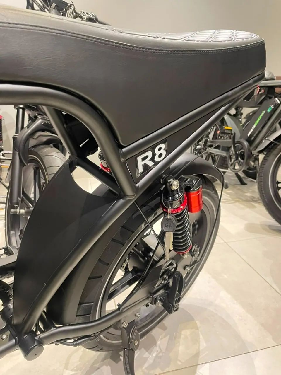 R8 FLASH  - Foto 4