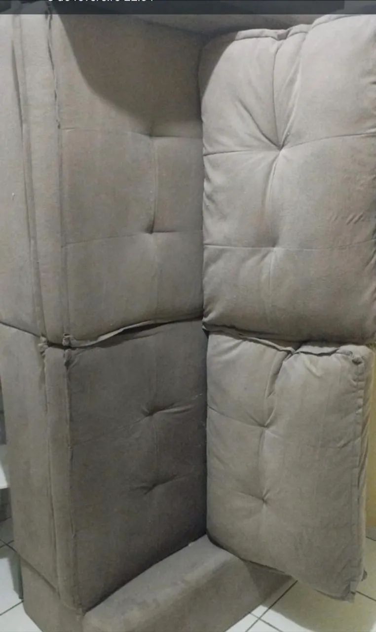 Sofá  bem conservado e modelo retrátil moderno 