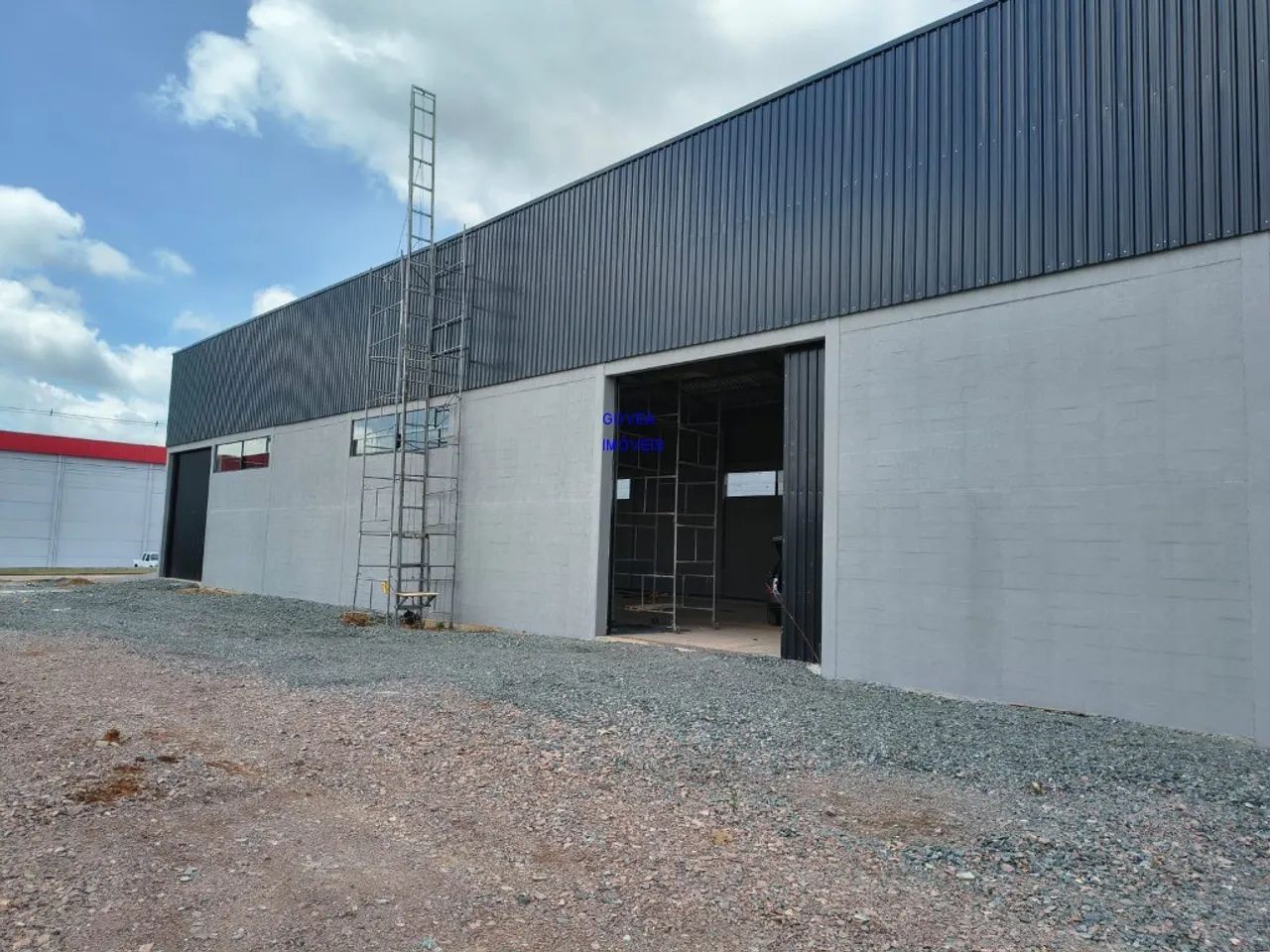 VENDE OU ALUGA BARRACÃO 950M² COM USINA SOLOR, EM TERRENO COM, 2.332M² Condomínio Industri - Foto 2