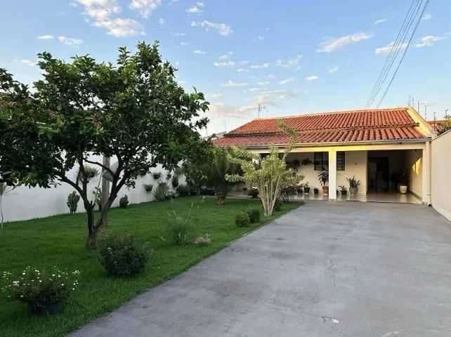vende se imovel 3 quartos  mobiliado com um belo jardim 