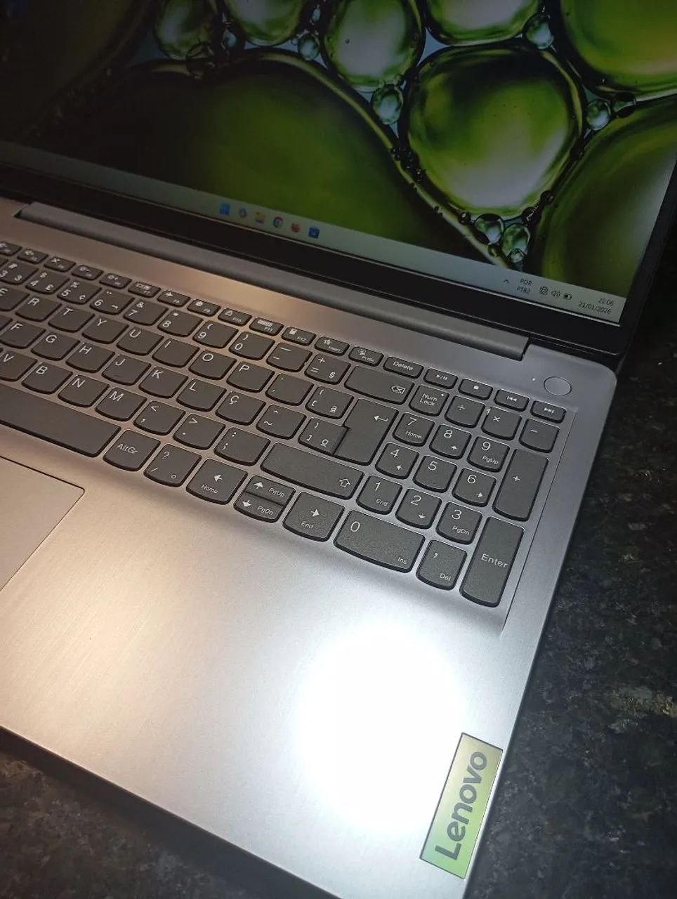 Notebook novo! Lenovo i3 12ª com 12gb e SSD NVME de 256gb