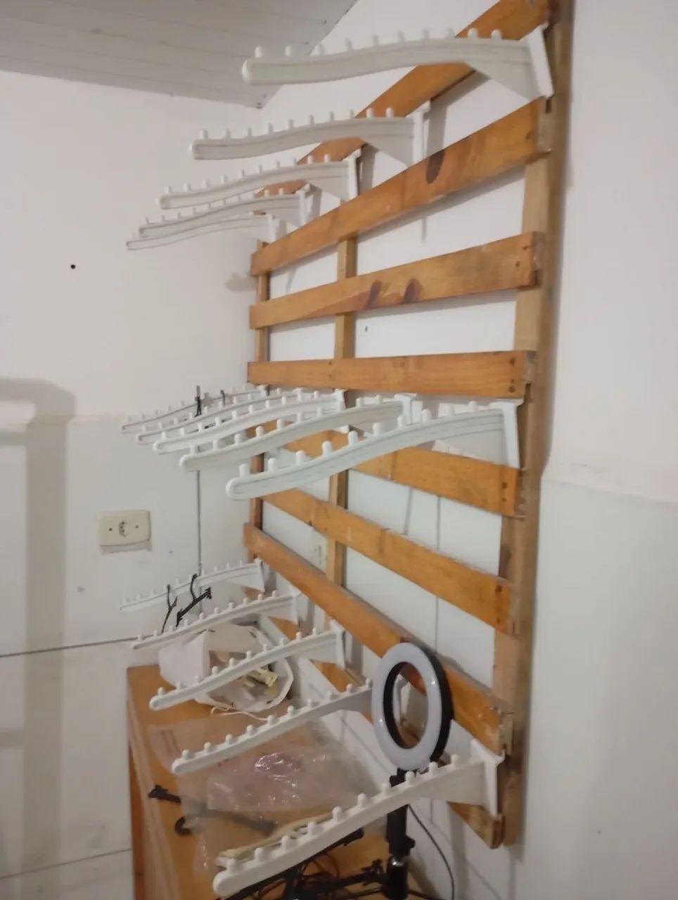 Cabide RT de plástico 