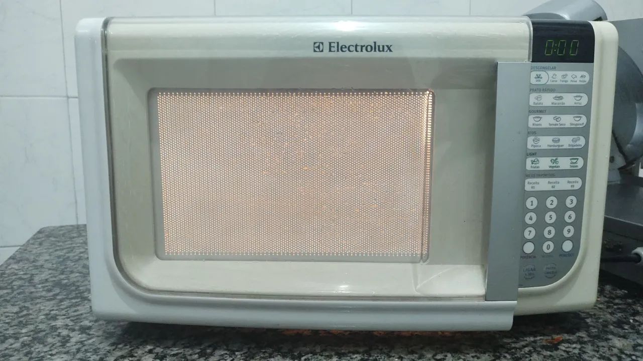 Vendo microondas, capacidade 31 Litros, semi novo. - Foto 6