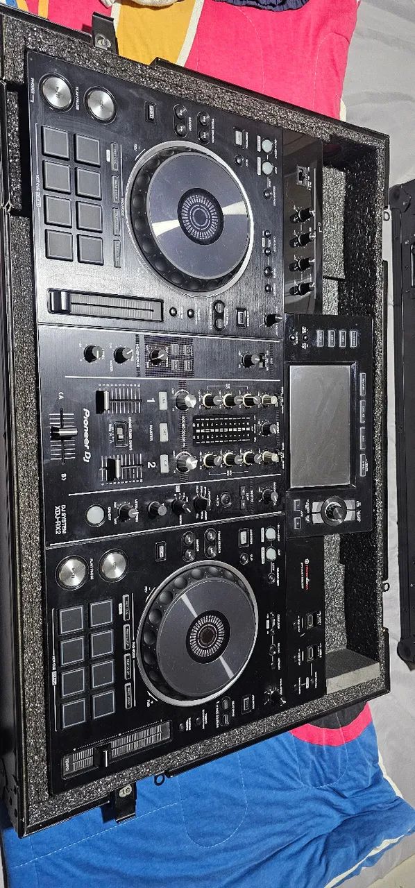 Pioneer DJ XDJ-RX2 - Sistema DJ tudo-em-um profissional de 2 canais controladora