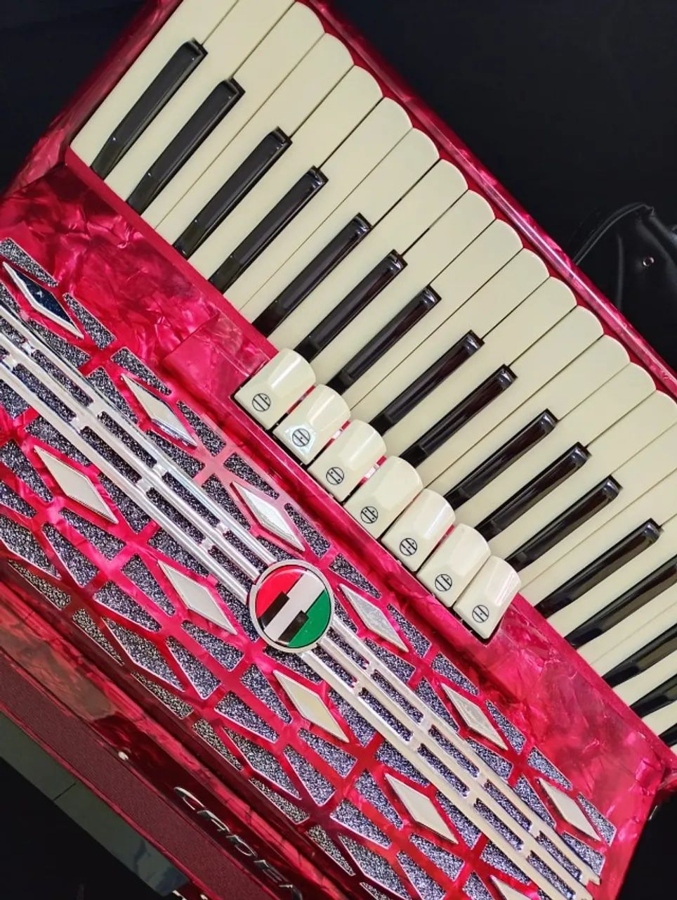 ACORDEON CADENZA 120 BAIXOS (OPORTUNIDADE) - Foto 2