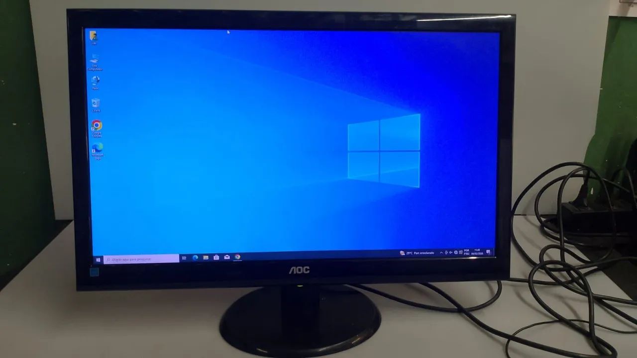 Monitor AOC Led 24 polegadas saída VGA e DVI 2l