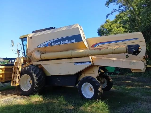Colheitadeira New Holland - TC59, 23 pés. Fabricação 2004 - Foto 4