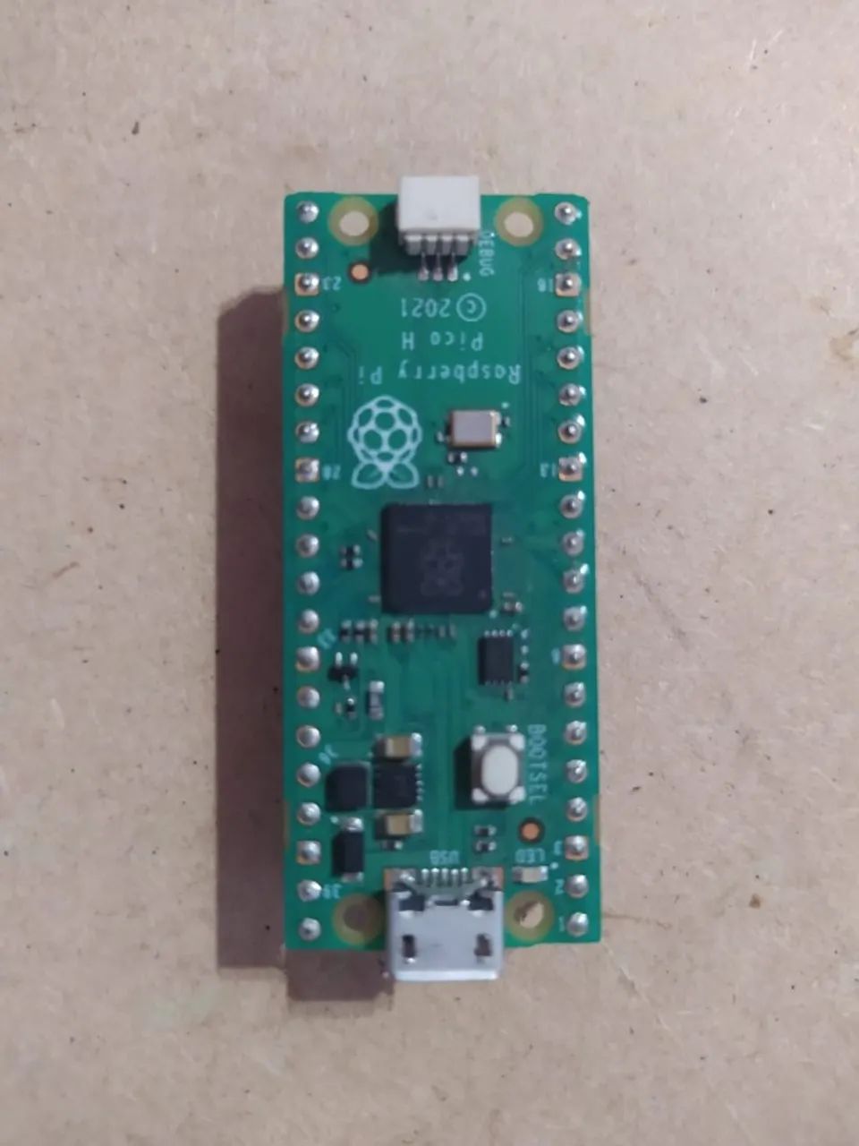 Raspberry Pi Pico H Com Um Suporte Com Barras De Pino - Foto 3