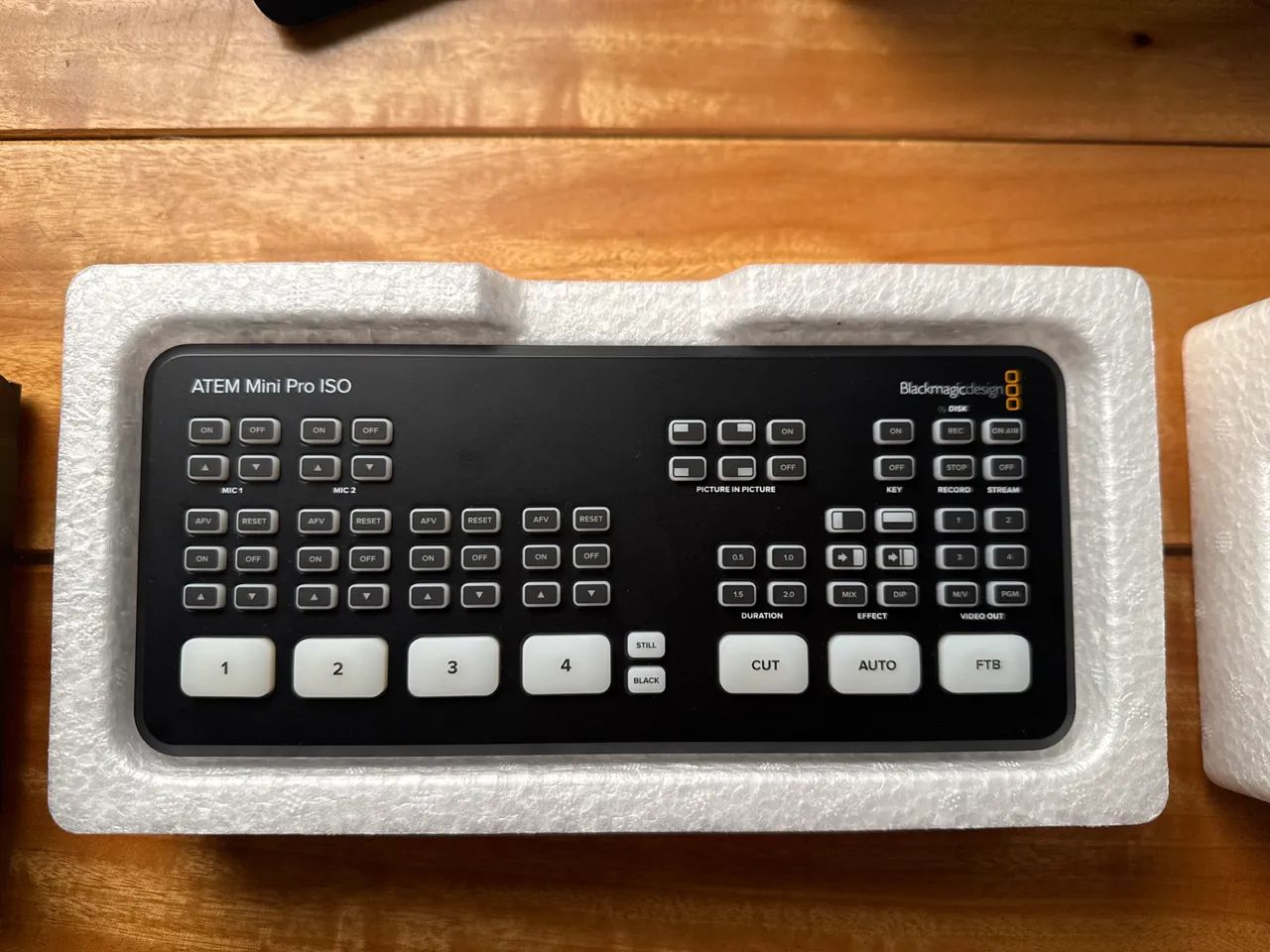 ATEM Mini Pro ISO - Acessórios para Câmeras e Filmadoras - Ponte