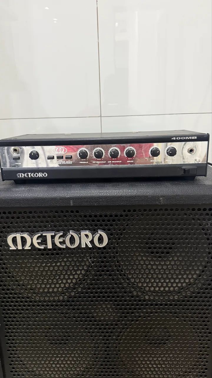 Cabeçote e caixa com 04 autos de 10 de Bass 