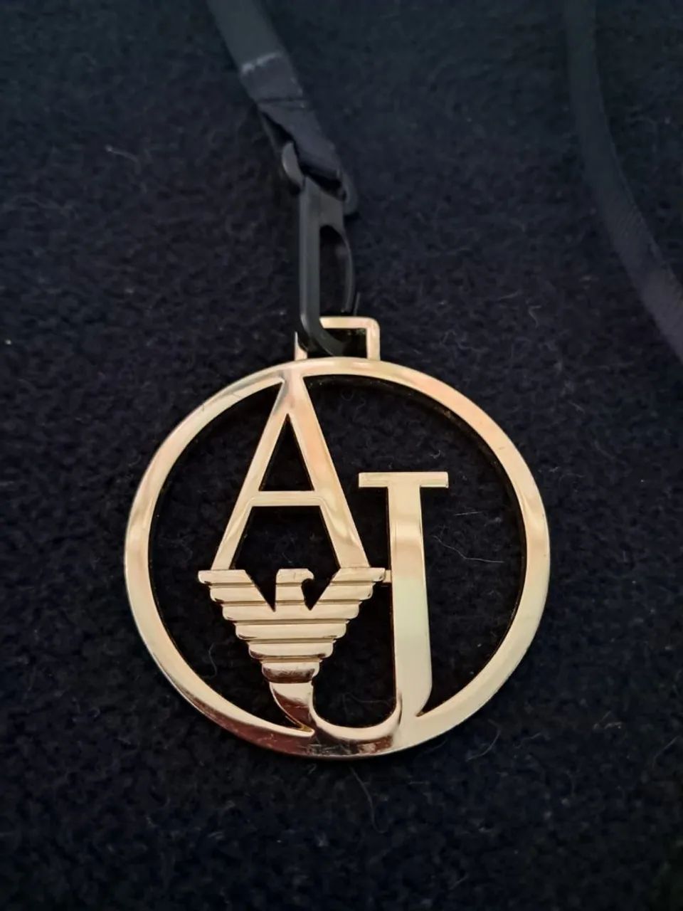 pingente em metal original Armani 