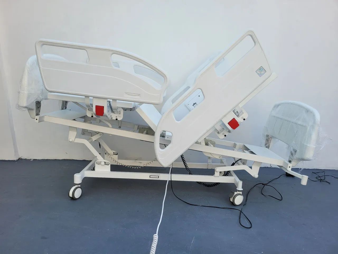 Cama hospitalar elétrica com 12 movimentos  - Foto 2