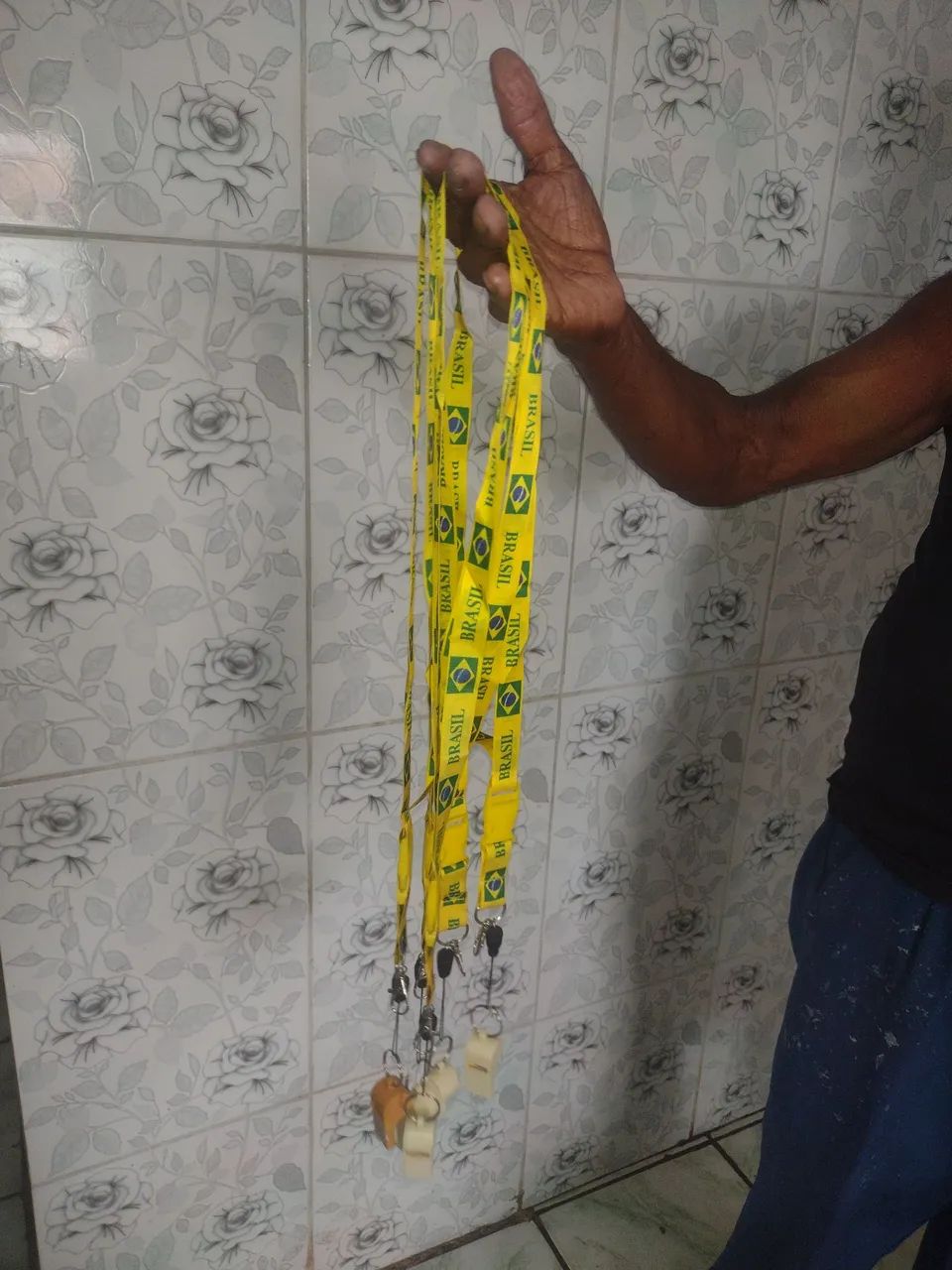 Apitos com chaveiros do Brasil - Foto 2