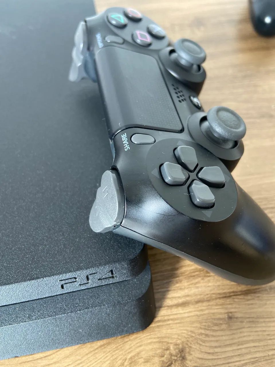 PS4 Slim 1TB completo com controle original