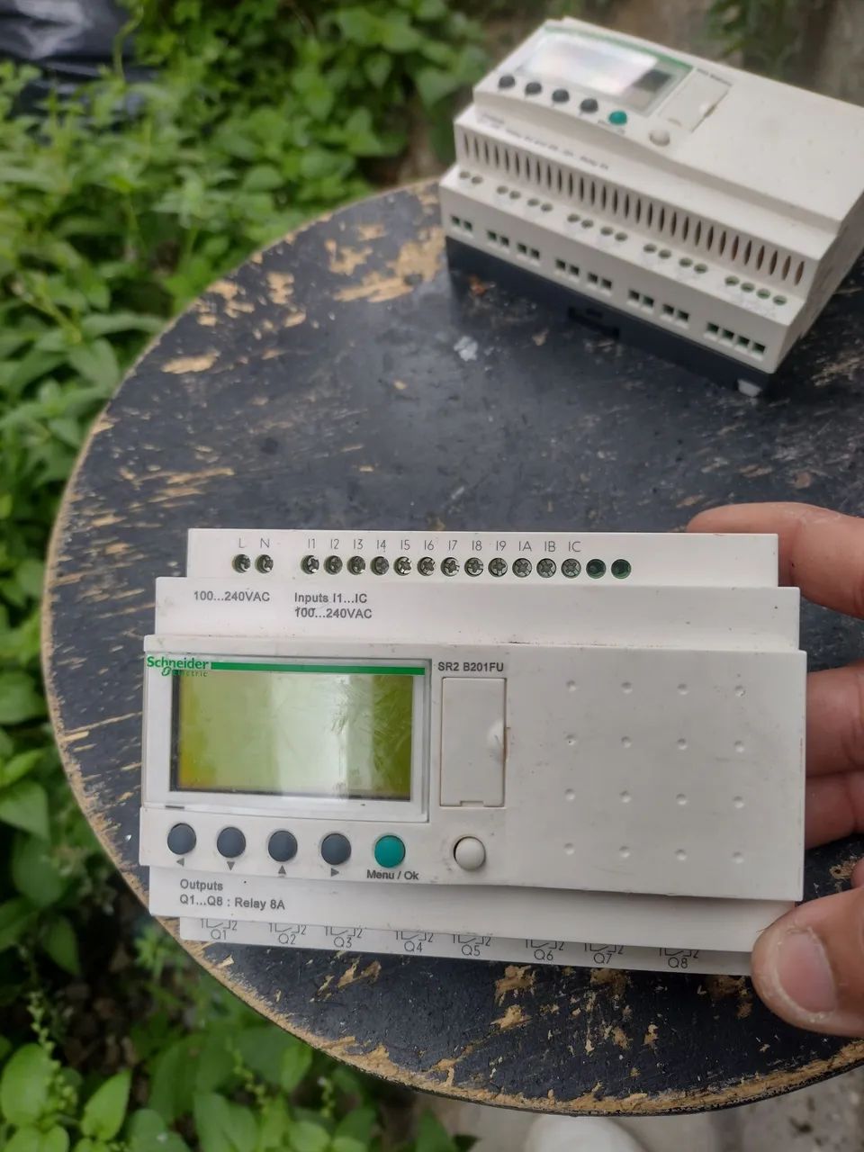 CLP SCHNEIDER ZELIO SR2 100 á 220V