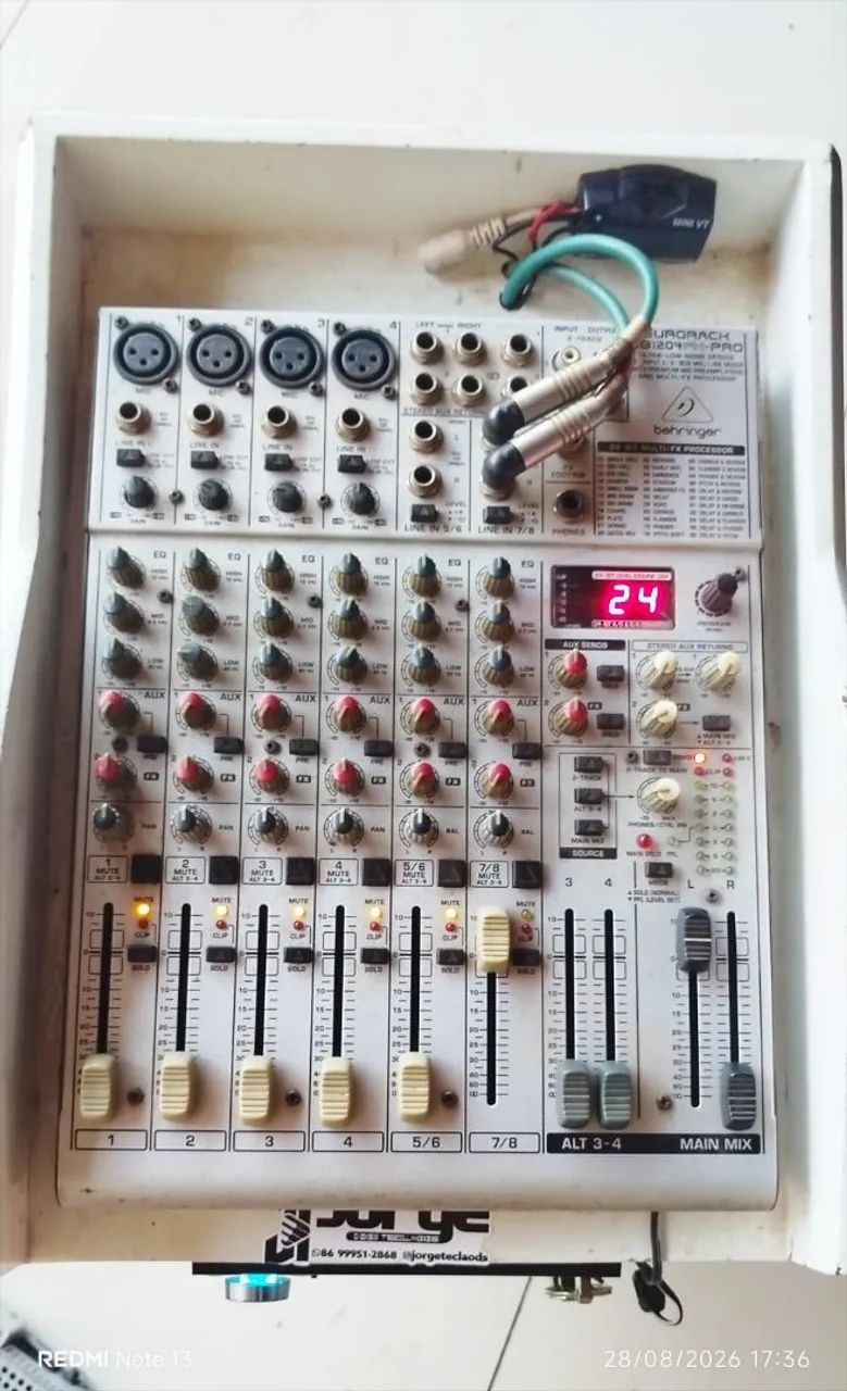 Mesa de Som Behringer Eurorack UB1204FX-PRO