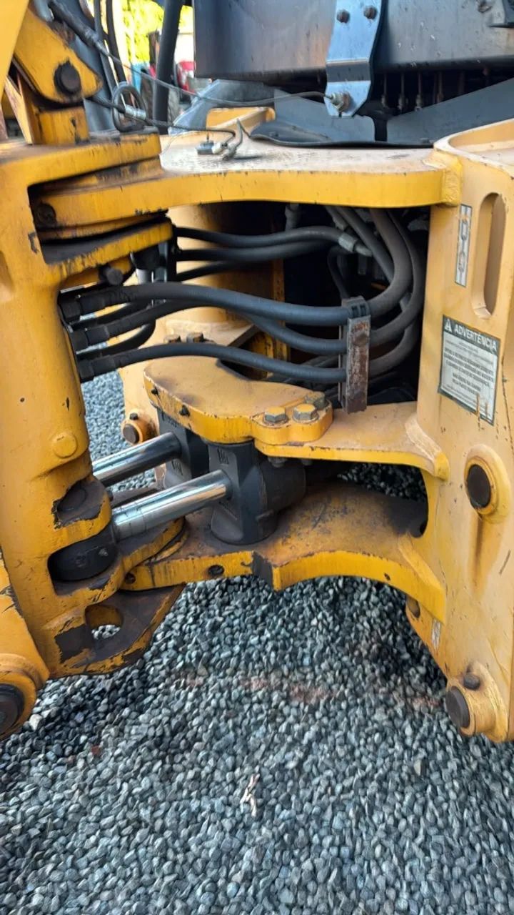 Retroescavadeira JCB 2013 3CX 4x4  - Foto 6
