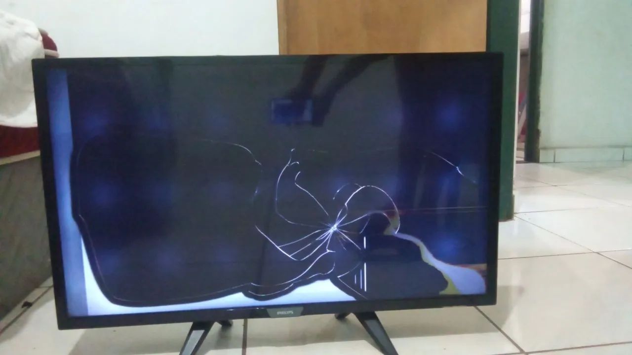 Vendo tv Philips 32 polegadas com defeito - Foto 3
