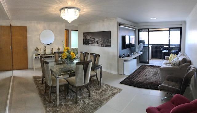 Apartamento na Jatiúca com 3 quartos, 2 suítes e Porteira Fechada