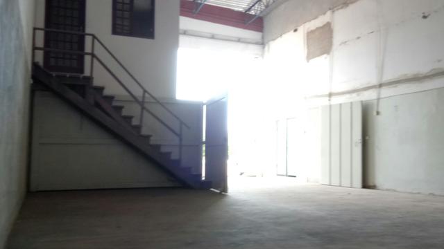 Galpão na margem da rodovia de acesso ao aeroporto - Foto 2