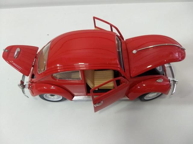 Miniatura Volkswagen Fusca 1/18 - Foto 3