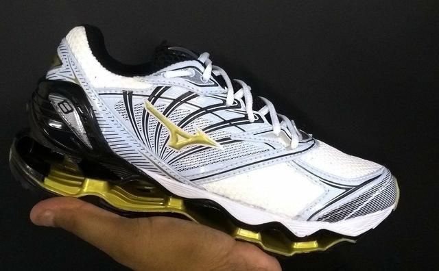mizuno branco e dourado