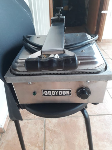 Prensa sanduicheira elétrica Croydon