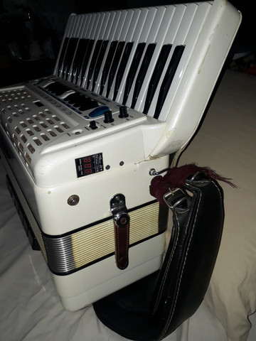 Acordeom Roland FR3X - Foto 2