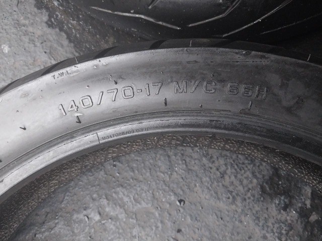 pneu usado  pirelli  sport demon 140/70-17 - Foto 4