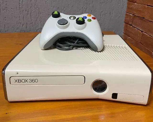 XBOX 360 Slim 4GB Branco  Zilion Games e Acessórios