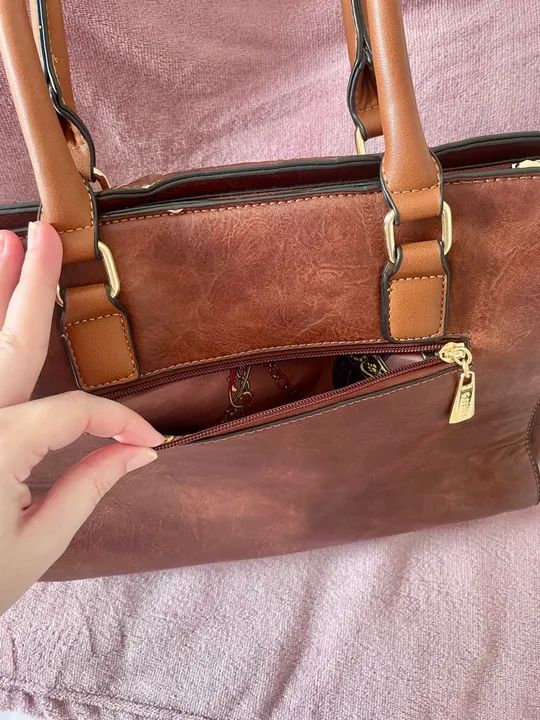 bolsa marrom com repartição golden fênix - Foto 5