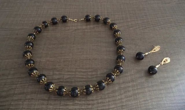 Colar Com Perolas Grandes Na Cor Preto, Acompanhado Os Brincos,  - Foto 2