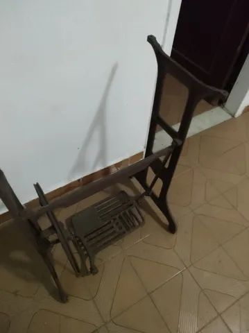 Pé base de máquina de costura em ferro fundido vintage - Foto 3