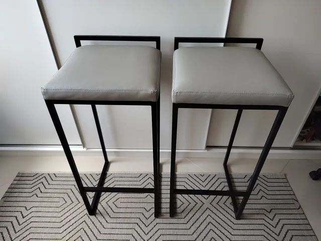 2 banquetas em metal preto e cinza em linho - Foto 4