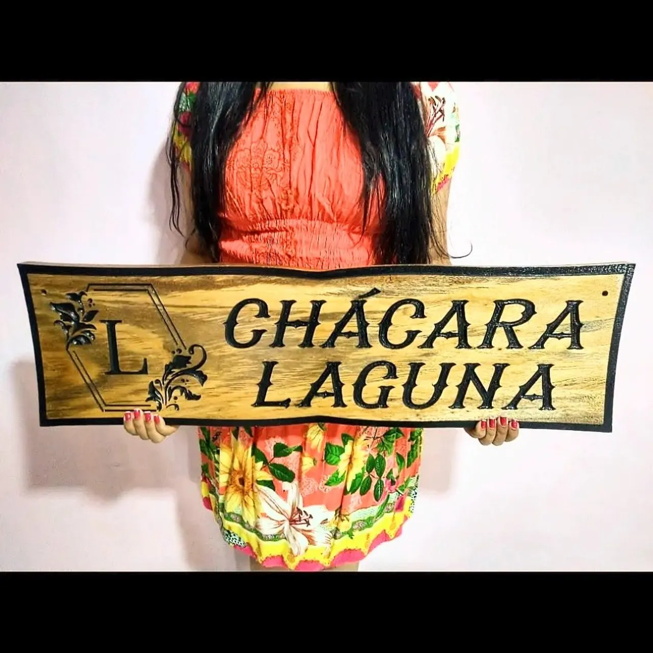Placa personalizada em madeira