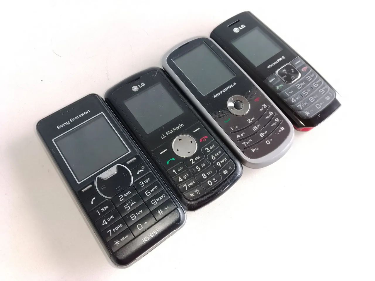 Lot. Com 04 celulares antigos - Foto 3