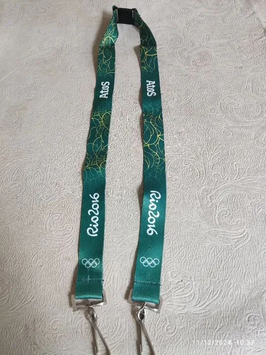 Cordão para colocar crachá 