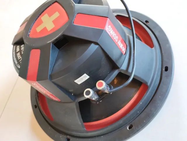 Subwoofer suíço para som de qualidade sonora 
