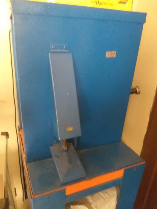 Máquina de fazer chinelos