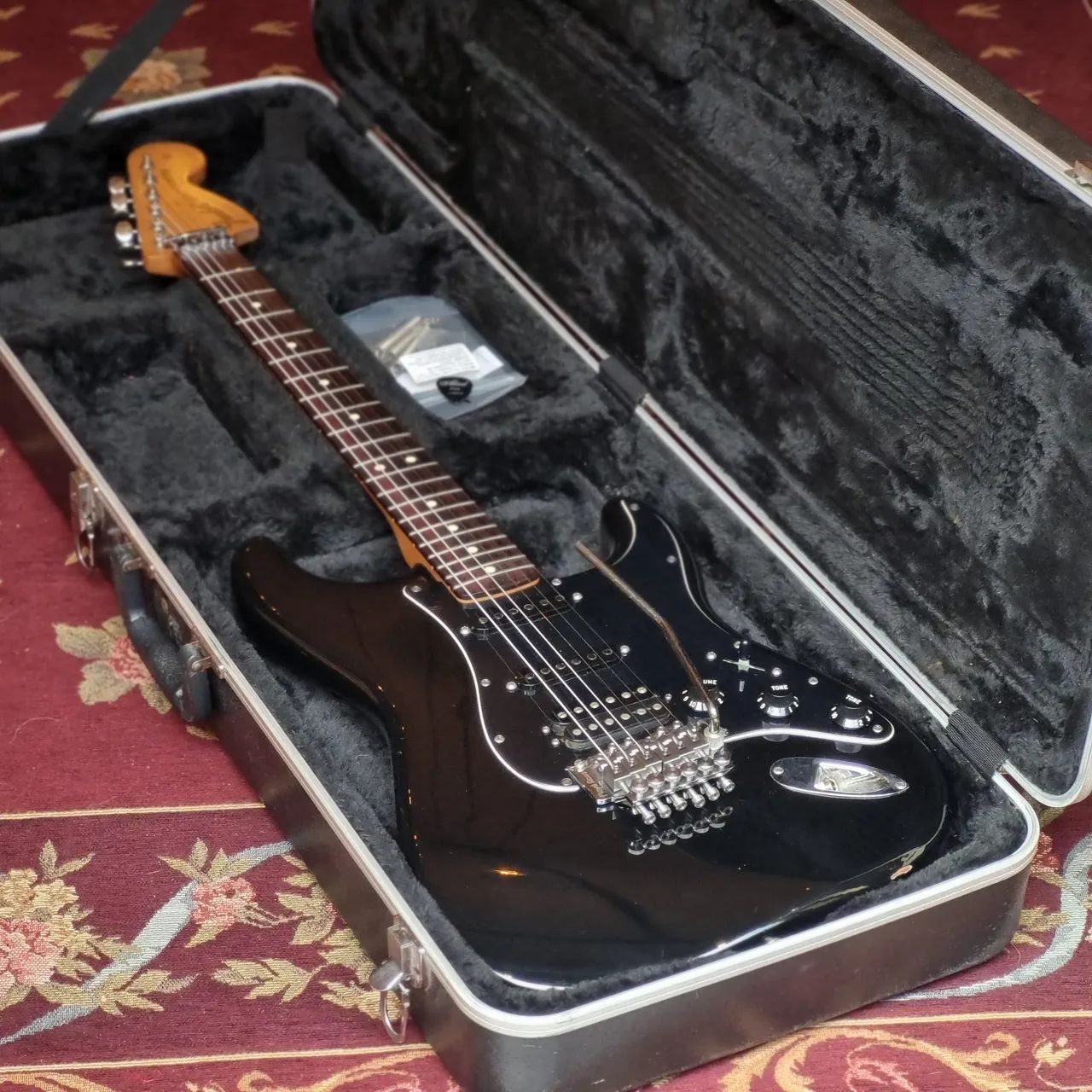 Guitarra Fender Stratocaster Deluxe México Floyd Rose + Case Gator