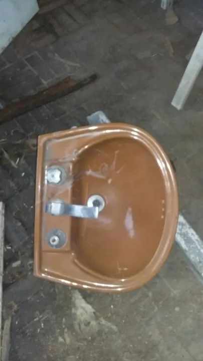 Lavatório com torneira