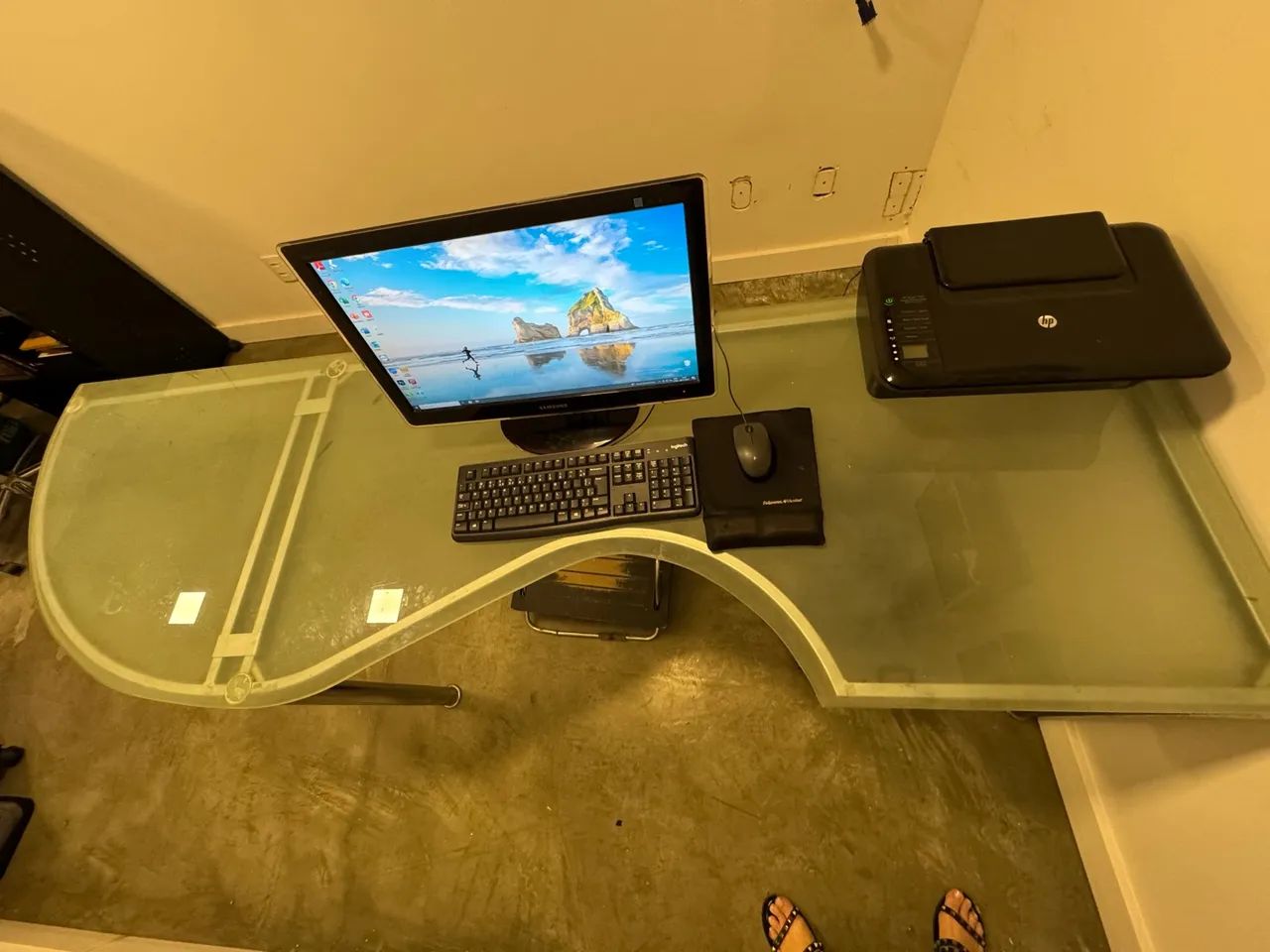 MESA COM BASE CROMADA E TAMPO DE VIDRO MODERNO - Foto 6