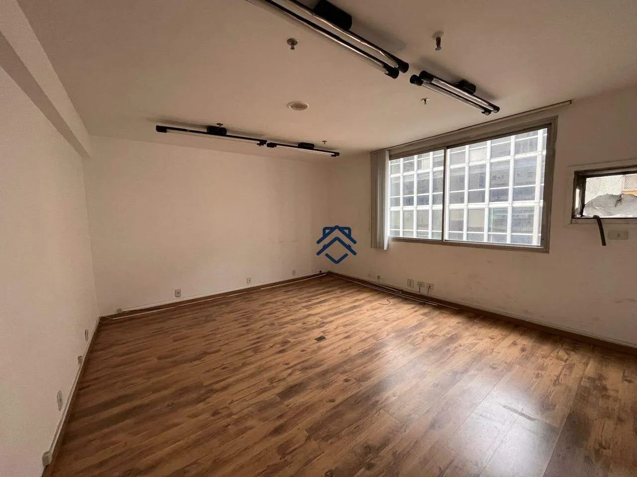 OPORTUNIDADE NO CENTRO: ANDAR COM 6 SALAS E 2 VAGAS DE GARAGEM! - Foto 3