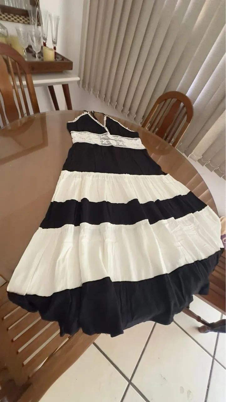 Vestido Longo Listrado Preto e Branco