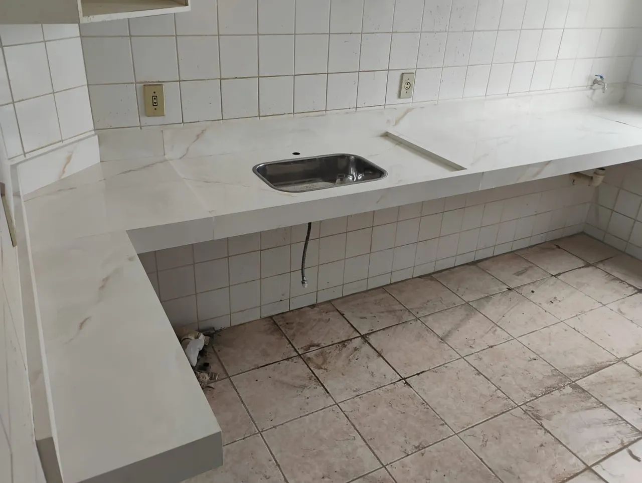Prestação de serviços de porcelanataria