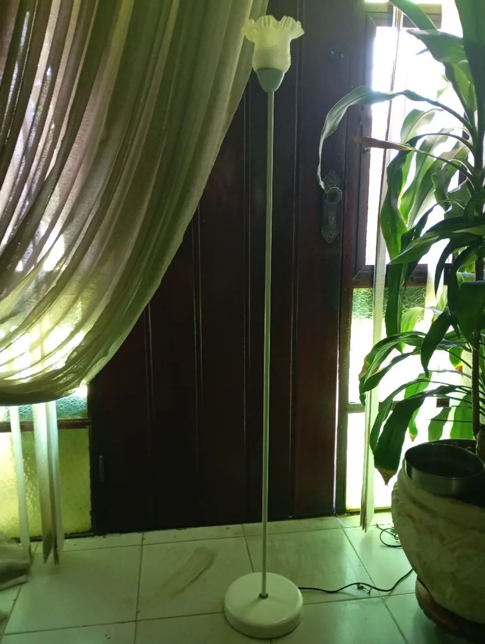 Luminária de chão em Alumínio estilo clássico